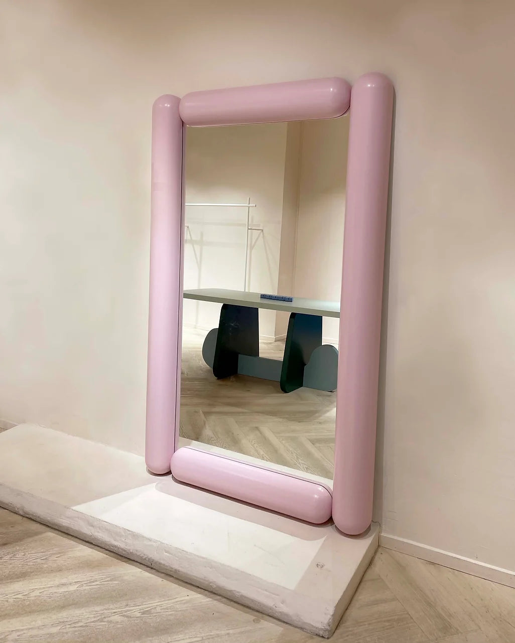 Modern Mirror - Pille